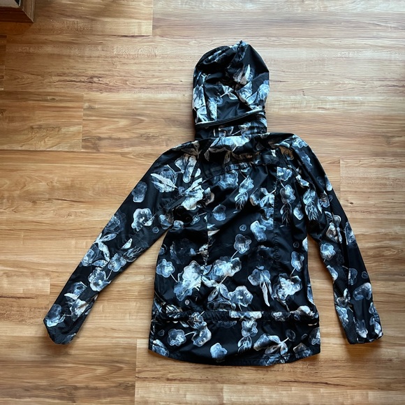 Lululemon running jacket - Picture 2 of 4